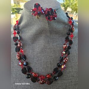 Ladies Glass Vintage Necklace with Earrings clip-on. Red and Black Beads
